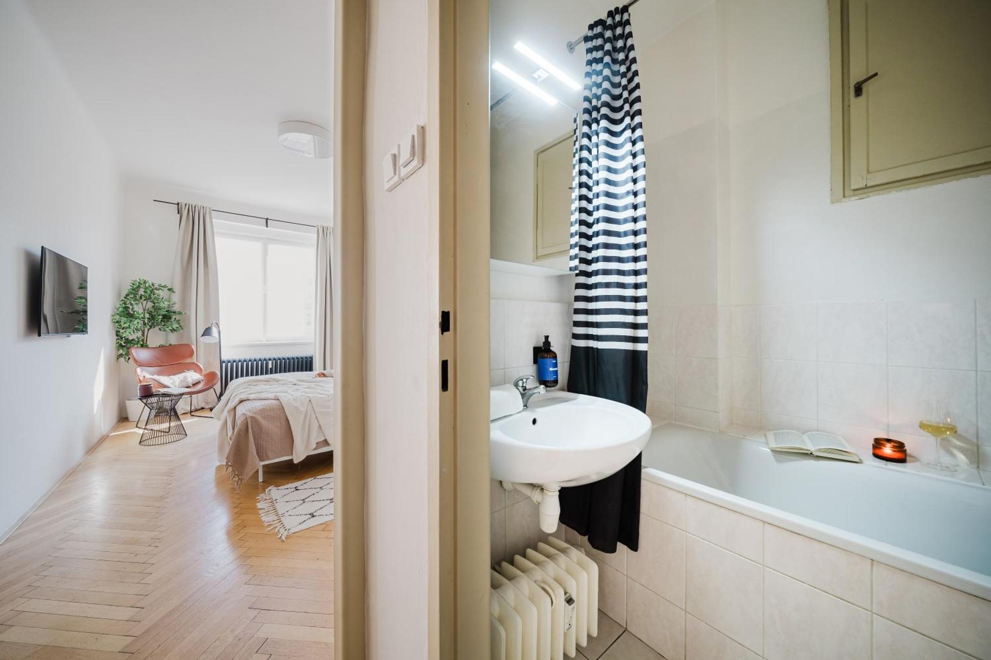 Days - 1bdr - Workspace - Netflix - New Town Prag