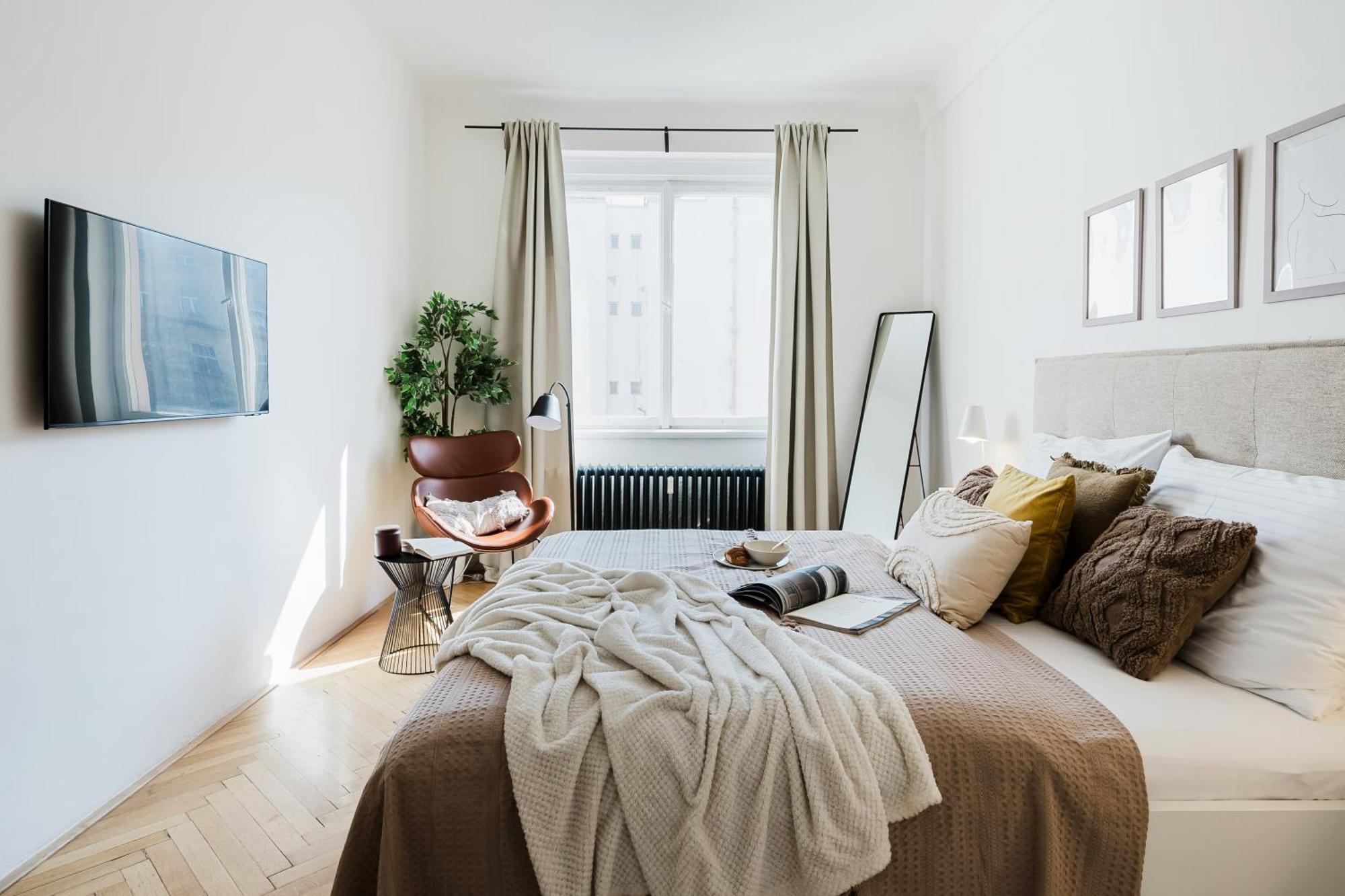 Days - 1bdr - Workspace - Netflix - New Town * Prag